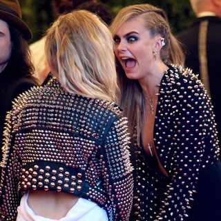 Sienna Miller in PUNK: Chaos to Couture Costume Institute Gala - miller-delevingne-chaos-to-couture-costume-institute-gala-01
