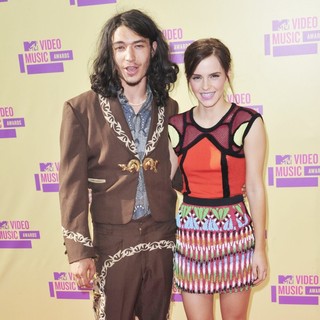 Ezra Miller, Emma Watson in 2012 MTV Video Music Awards - Arrivals