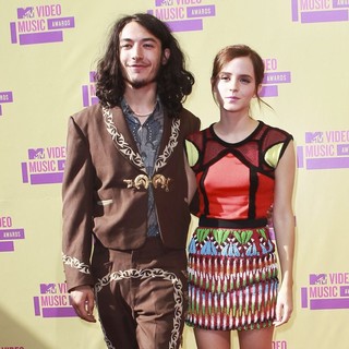 Ezra Miller, Emma Watson in 2012 MTV Video Music Awards - Arrivals
