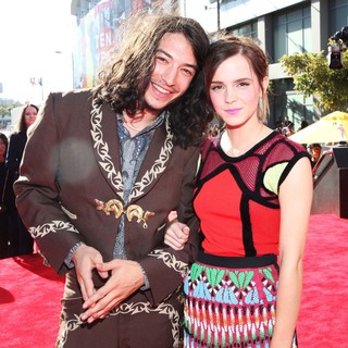 Ezra Miller, Emma Watson in 2012 MTV Video Music Awards - Arrivals