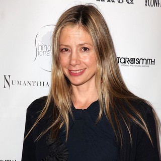 Mira Sorvino in Shine on Sierra Leone 5th Annual Fundraiser - mira-sorvino-5th-annual-fundraiser-02