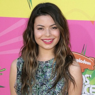 Miranda Cosgrove in Nickelodeon's 26th Annual Kids' Choice Awards - Arrivals - miranda-cosgrove-26th-annual-kids-choice-awards-03