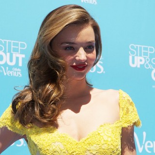 Miranda Kerr Kicks Off The Gillette Venus Step Up and Step Out Tour - miranda-kerr-kicks-off-the-gillette-venus-step-up-step-out-tour-02