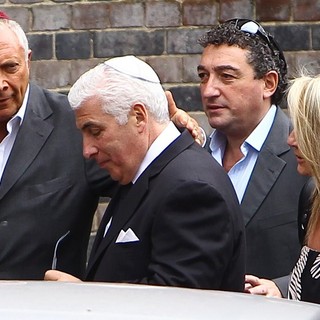 Mitch Winehouse in The Cremation of Amy Winehouse
