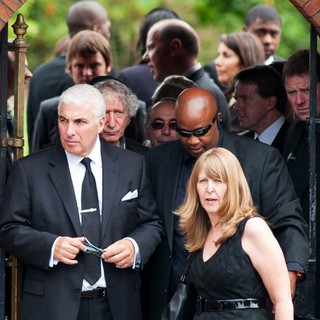 Mitch Winehouse in The Cremation of Amy Winehouse