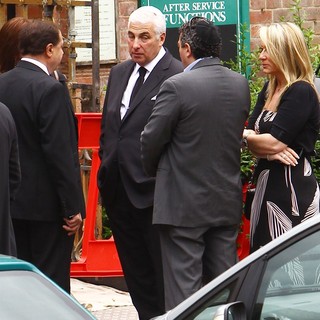 Mitch Winehouse in The Cremation of Amy Winehouse