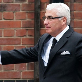 Mitch Winehouse in The Cremation of Amy Winehouse