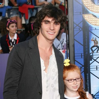 RJ Mitte, Lacianne Carriere in The World Premiere of Glee The 3D Concert Movie - Arrivals