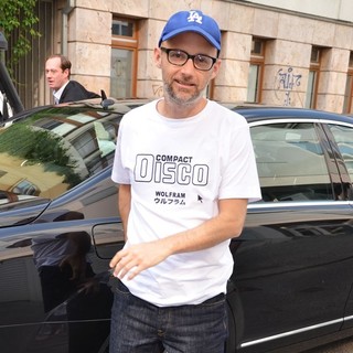 Moby in A Mercedes-Benz Shuttle Vernissage Moby - Destroyed