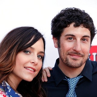 Jason Biggs in Netflix's Los Angeles Premiere of Season 4 of Arrested Development - mollen-biggs-premiere-arrested-development-season-4-01