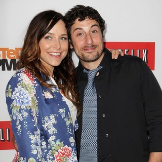 Jason Biggs in Netflix's Los Angeles Premiere of Season 4 of Arrested Development - mollen-biggs-premiere-arrested-development-season-4-02