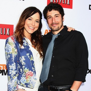 Jason Biggs in Netflix's Los Angeles Premiere of Season 4 of Arrested Development - mollen-biggs-premiere-arrested-development-season-4-03