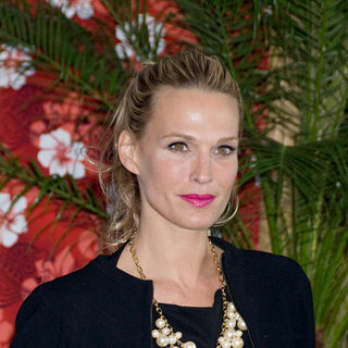 Molly Sims in Premiere of 'Just Go with It' - Arrivals