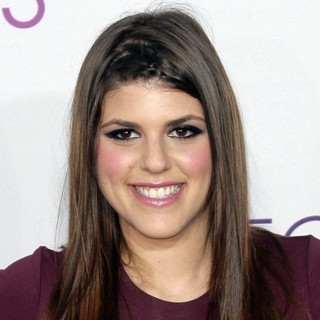 Molly Tarlov in People's Choice Awards 2013 - Red Carpet Arrivals