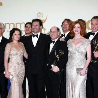 Kiernan Shipka, Elisabeth Moss, Jon Hamm, Matthew Weiner, Christina Hendricks, Robert Morse in The 63rd Primetime Emmy Awards - Press Room