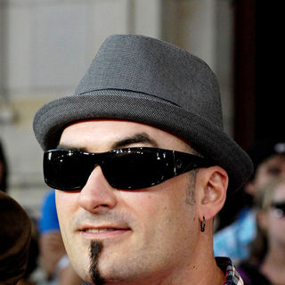 Hedley in 2010 MuchMusic Video Awards - Red Carpet Arrivals - muchmusic_arrivals_027_wenn2896784