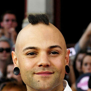 Hedley in 2010 MuchMusic Video Awards - Red Carpet Arrivals - muchmusic_arrivals_085_wenn2896842