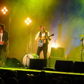 Mumford & Sons in Mumford and Sons Performing at A Charity Gig for AFC Wimbledon - mumford-sons-performing-for-afc-wimbledon-01