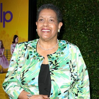 World Premiere of The Help - myrlie-evers-williams-premiere-the-help-01