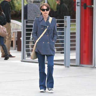 Natalie Portman in Natalie Portman Enjoys A Family Day Out at The Los Angeles County Museum of Art