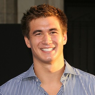 Nathan Adrian in Los Angeles Premiere of Finding Nemo 3D - nathan-adrian-premiere-finding-nemo-3d-01