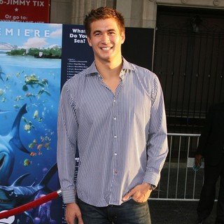 Nathan Adrian in Los Angeles Premiere of Finding Nemo 3D - nathan-adrian-premiere-finding-nemo-3d-03