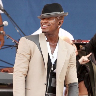 Ne-Yo in Ne-Yo Performs Live as Part of Good Morning America's Summer Concert Series
