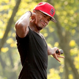 Ne-Yo in Ne-Yo Performs Live as Part of Good Morning America's Summer Concert Series