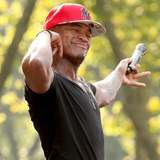 Ne-Yo in Ne-Yo Performs Live as Part of Good Morning America's Summer Concert Series