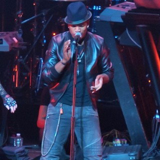 Ne-Yo in KIIS FM's Jingle Ball 2012 - Show