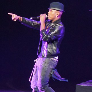 Ne-Yo in KIIS FM's Jingle Ball 2012 - Show