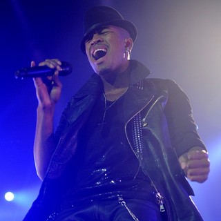 Ne-Yo Performs Live