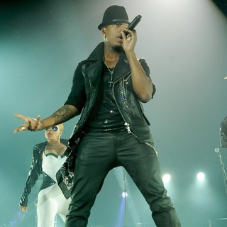 Ne-Yo Performs Live