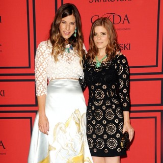 Kate Mara in 2013 CFDA Awards - Arrivals - neuwirth-mara-2013-cfda-awards-01