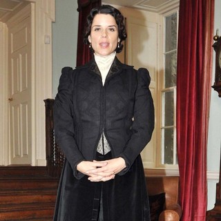 Neve Campbell