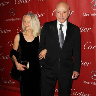 Suzanne Newlander, Alan Arkin in 24th Annual Palm Springs International Film Festival Awards Gala - Red Carpet