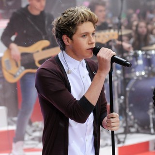Niall Horan, One Direction in One Direction Performing Live on The Today Show