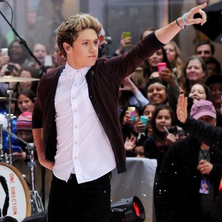 Niall Horan, One Direction in One Direction Performing Live on The Today Show