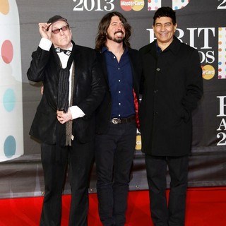 Rick Nielsen, Dave Grohl, Pat Smear in The 2013 Brit Awards - Arrivals