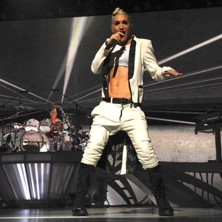 Adrian Young, Gwen Stefani, No Doubt in No Doubt Performing in Concert