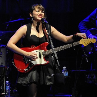 Norah Jones in Norah Jones Performing Live on Stage