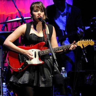 Norah Jones in Norah Jones Performing Live on Stage