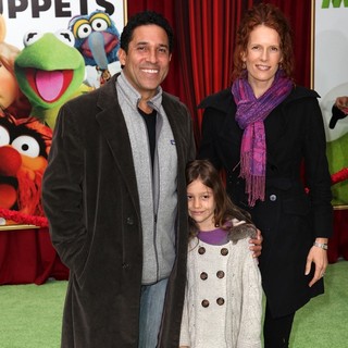 Oscar Nunez, Carla Nunez in The Premiere of Walt Disney Pictures' The Muppets - Arrivals