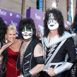 Nancy O'Dell, KISS in 2012 ACM Awards - Arrivals