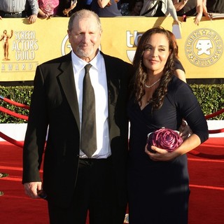 Ed O'Neill, Catherine Rusoff in The 18th Annual Screen Actors Guild Awards - Arrivals