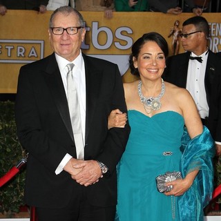 Ed O'Neill, Catherine Rusoff in 19th Annual Screen Actors Guild Awards - Arrivals