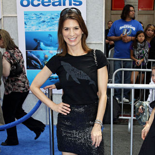 Perrey Reeves in Disneynature's Premiere of 'Oceans' - Arrivals