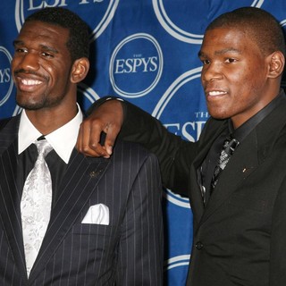 Kevin Durant in The 2007 ESPY Awards - Press Room - oden-durant-2007-espy-awards-press-room-01