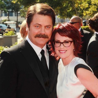Megan Mullally in 2012 Creative Arts Emmy Awards - Arrivals - offerman-mullally-2012-creative-arts-emmy-awards-01