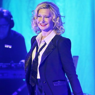 Olivia Newton-John Performing Live on Stage - olivia-newton-john-performing-live-on-stage-06